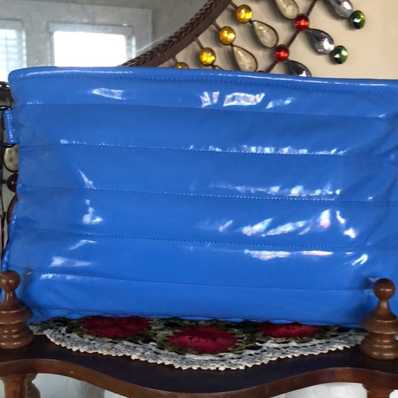 NWT THINK ROYLN Bank Street XL Crossbody w/ Matching Pouch & Fashion Strap - Picture 3 of 9